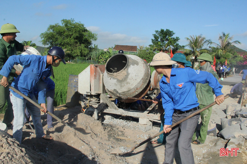 Các tổ chức đoàn thể tham gia xây dựng NTM giúp các địa phương vào các ngày cuối tuần. bqbht_br_img-5690-copy.jpg