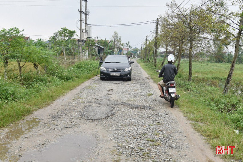 Đường nhỏ, xuống cấp nên luôn tiềm ẩn nguy cơ xảy ra tai nạn giao thông. bqbht_br_dsc-2089.jpg