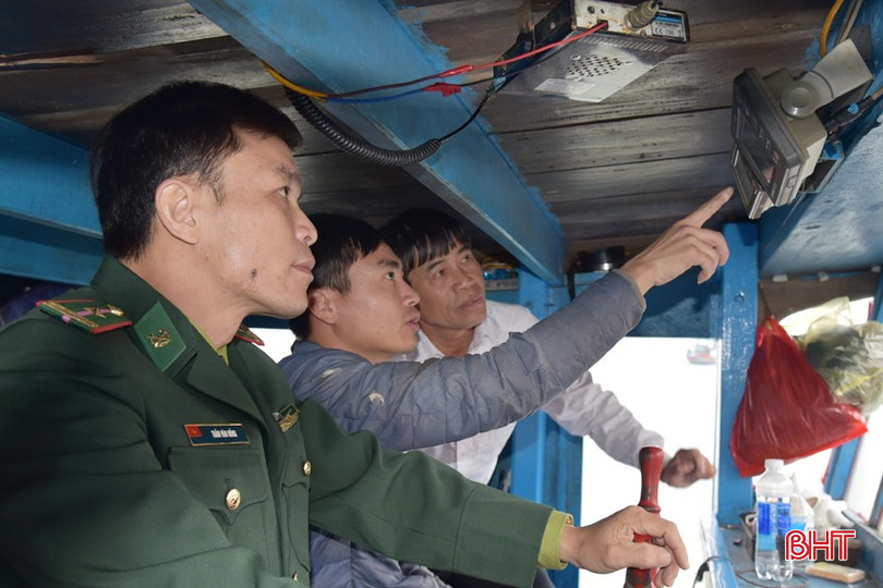 BĐBP Cửa Sót kiểm tra thiết bị hành trình của các tàu cá đánh bắt xa bờ. bqbht_br_2-copy.jpg
