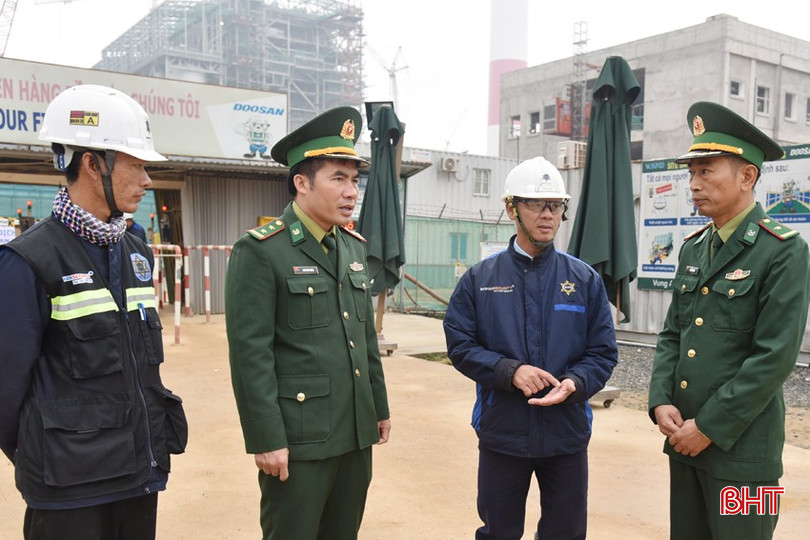 BĐBP thường xuyên xuống các công trình, dự án lớn đang thi công ở Khu kinh tế Vũng Áng để nắm bắt tình hình, phối hợp giữ gìn ANTT, đảm bảo an toàn. bqbht_br_dsc-0308-copy.jpg