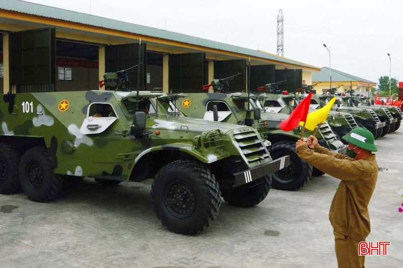 Phân đội xe thiết giáp BTR-152 thực hành huấn luyện kỹ thuật điều khiển xe trong hành quân chiến đấu. anh-7-copy-42.jpg
