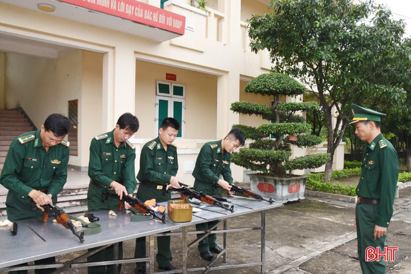 CBCS lực lượng BĐBP Vũng Áng - Sơn Dương bảo dưỡng, bảo quản tốt vũ khí để sẵn sàng thực hiện nhiệm vụ. bqbht_br_3.jpg