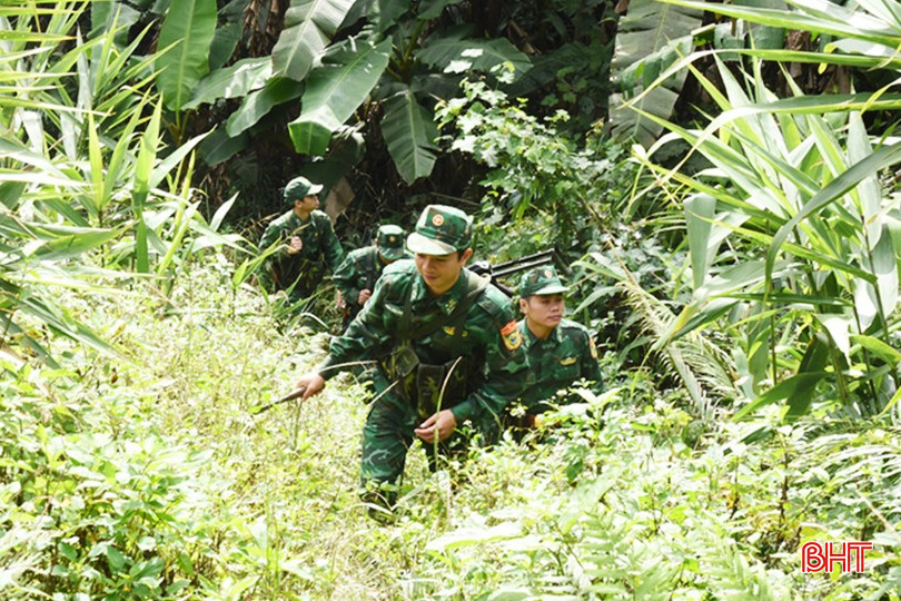 Những người lính ở Đồn Biên phòng Bản Giàng tuần tra đường biên, cột mốc. bqbht_br_dsc-8212.jpg