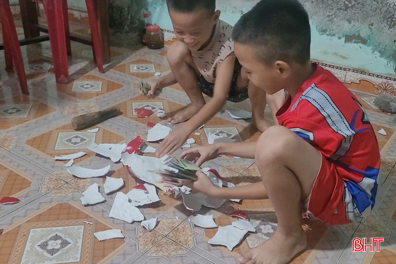 Hai anh em Nguyễn Văn Đăng và Nguyễn Văn Nhân mổ lợn tiết kiệm để ủng hộ các bạn nhỏ vùng thiên tai phía Bắc. 1 - Copy.jpg