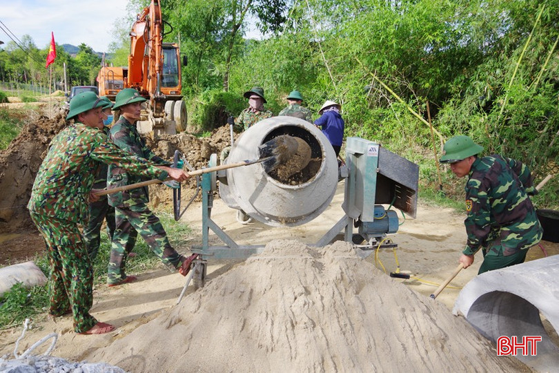BĐBP Hà Tĩnh giúp xã biên giới Sơn Kim 1 (huyện Hương Sơn) nâng cấp các tiêu chí NTM. bqbht_br_imgp0922.jpg