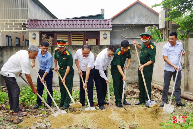 Khởi công làm nhà đồng đội cho Thiếu tá Hoàng Văn Song - nhân viên hậu cần, Ban CHQS huyện Đức Thọ bqbht_br_2-copy.jpg