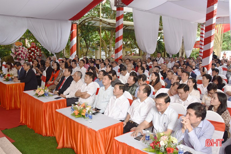 Các đại biểu về chung vui với Bảo tàng Hoa Cương. bqbht_br_dsc-2390-copy.jpg