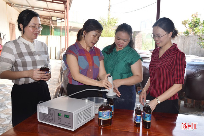 18 sản phẩm OCOP ở Lộc Hà đều có mẫu mã đẹp, dán tem nhãn đầy đủ, chào bán ở các gian hàng trên không gian mạng. bqbht_br_dsc-1305-copy.jpg