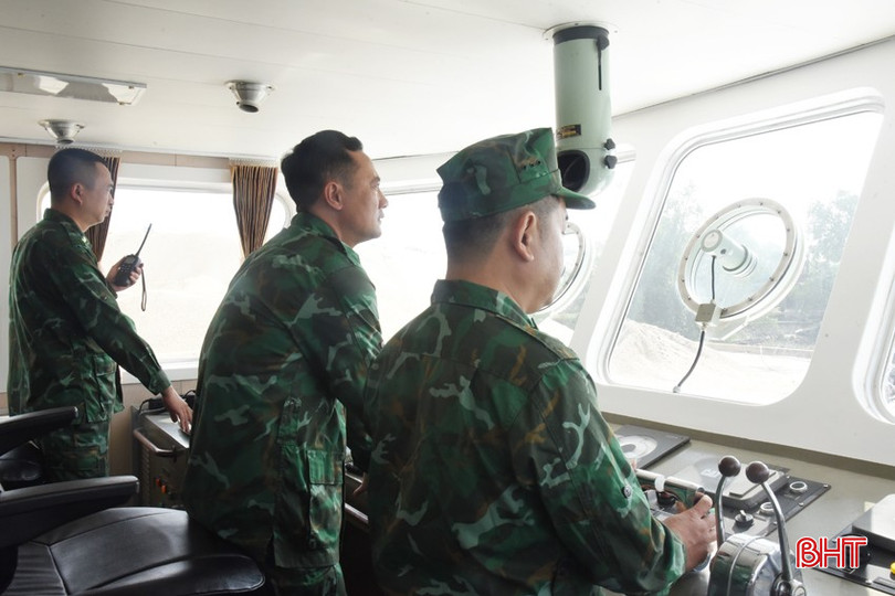 Đại úy Lê Tuấn Anh và cán bộ, chiến sĩ Tàu 34-19-01 luôn là điểm tựa đáng tin cậy của BĐBP Hà Tĩnh và ngư dân trên địa bàn. bqbht_br_dsc-1969-copy.jpg