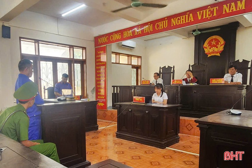 Nguyễn Văn Hương bị tòa án đưa ra xét xử về tội “Vi phạm quy định về tham gia giao thông đường bộ”. bqbht_br_2.jpg