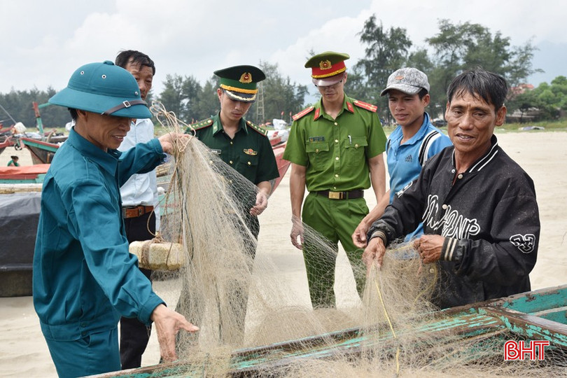 BĐBP Lạch Kèn xuống bãi biển nắm bắt thông tin, tình hình từ những ngư dân có trách nhiệm. bqbht_br_dsc-3338-copy.jpg