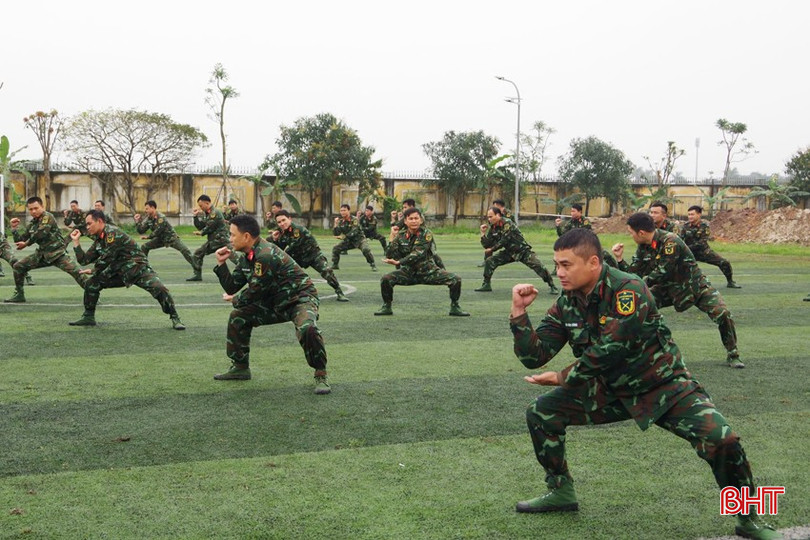 Lính trinh sát thường xuyên tập luyện võ thuật, rèn luyện thể lực để sẵn sàng nhận và hoàn thành mọi nhiệm vụ. bqbht_br_123-copy.jpg