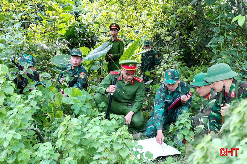 LLVT huyện Hương Sơn phối hợp tuần tra bảo đảm an ninh trên tuyến biên giới Việt - Lào trong dịp cao điểm. Anh 8.jpg