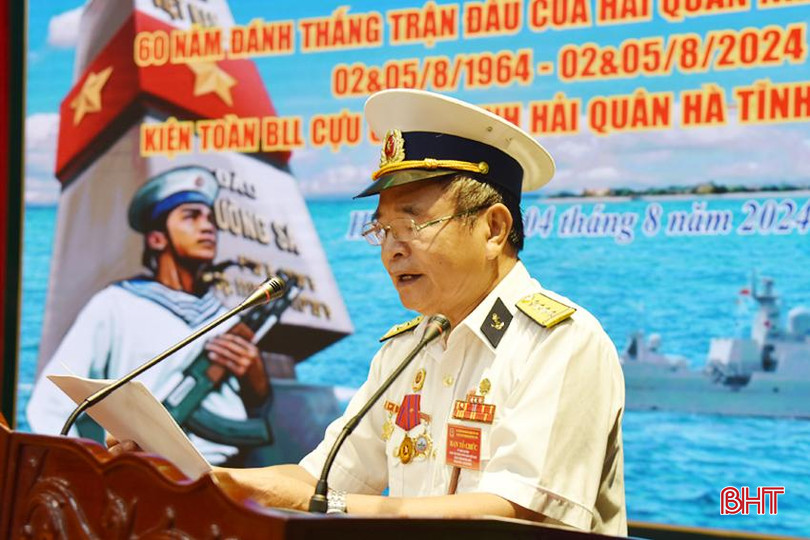 Ông Trần Vũ Thìn - Trưởng ban liên lạc Cựu chiến binh Hải quân Hà Tĩnh ôn lại chiến thắng trận đầu và những đóng góp của các cựu binh hải quân Hà Tĩnh. DSC_9264 - Copy.JPG