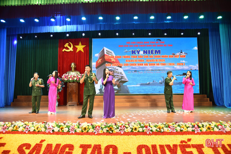 Những bài hát ngợi ca tinh thần chiến đấu và chiến thắng kẻ thù của lực lượng bảo vệ bầu trời, biển đảo của Tổ quốc. DSC_9242 - Copy.JPG