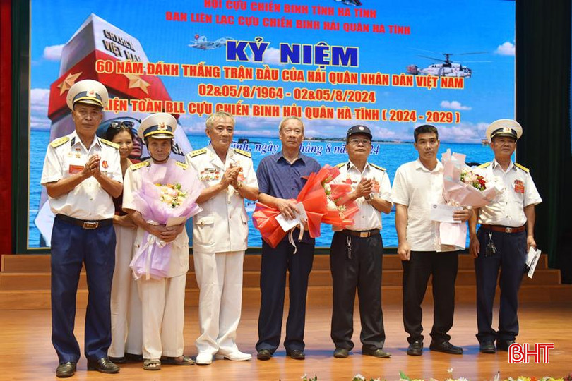 Các cựu chiến binh hải quân tặng quà cho các đồng đội đau yếu, khó khăn. DSC_9281 - Copy.JPG