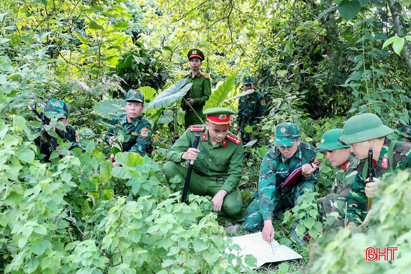 Lực lượng quân sự, biên phòng, công an phối hợp tuần tra, bảo vệ vững chắc chủ quyền biên giới quốc gia tại xã Sơn Kim 1 (huyện Hương Sơn). bqbht_br_4-3776.jpg
