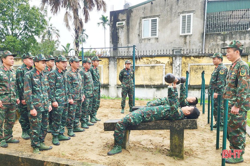 Cán bộ, nhân viên Đại đội Trinh sát cơ giới tăng cường luyện tập thể lực, nâng cao sức khỏe cho nhiệm vụ chuyên ngành. bqbht_br_anh-2-1-copy.jpg