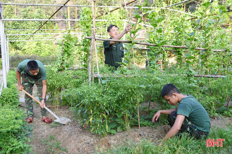 Ban Chỉ huy PTKV 2 - Vũ Quang quán triệt phương châm "4 tại chỗ" để đảm bảo hậu cần phục vụ nhiệm vụ khu vực phòng thủ. bqbht_br_3.jpg