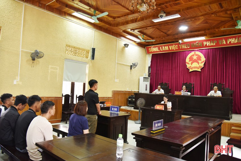 Ngày 26/9, Tòa án nhân dân tỉnh tổ chức xét xử sơ thẩm bị cáo Dương Thanh Huyền và đồng bọn về tội “Tổ chức cho người khác ở lại Việt Nam trái phép”. bqbht_br_dsc-0899-copy.jpg