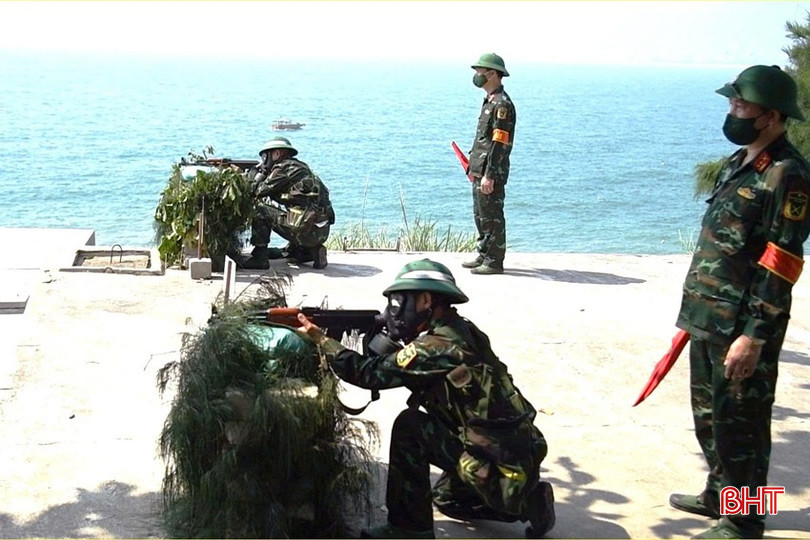 Cán bộ, nhân viên đảo Sơn Dương luyện tập đề mục: “Trung đội bộ binh đánh địch tập kích bí mật bảo vệ đảo”. bqbht_br_1.jpg