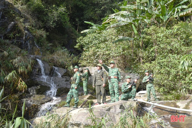Những người lính ở Đồn Biên phòng Bản Giàng (Hương Khê) luôn chắc tay súng, vững niềm tin, ngày đêm bảo vệ biên giới quê hương. 11.JPG