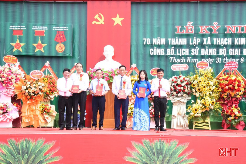 Công bố cuốn lịch sử Đảng bộ xã Thạch Kim giai đoạn 1930 - 2024. DSC_0464 - Copy.JPG