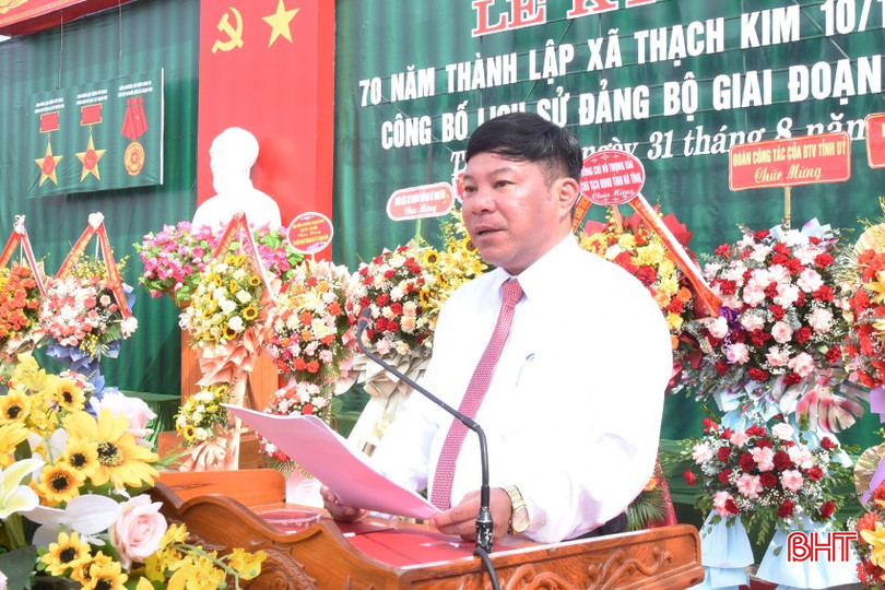 Chủ tịch UBND xã Thạch Kim Trần Đình Hưng thông qua diễn văn kỷ niệm. DSC_0456 - Copy.JPG