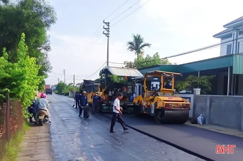 TDP Yên Bình thảm nhựa mặt đường trục chính theo phương châm "Nhà nước và Nhân dân cùng làm". bqbht_br_2-copy-8772.jpg