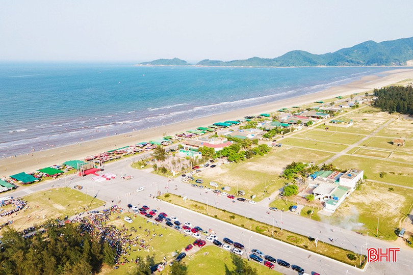 Thị trấn Lộc Hà ưu tiên xây dựng hạ tầng theo hướng khang trang, hiện đại, đồng bộ để phục vụ phát triển du lịch biển. bqbht_br_bien-lh-copy.jpg