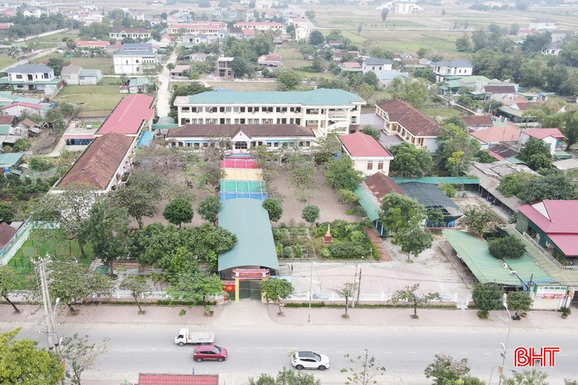 Các trường học trên địa bàn thường xuyên được đầu tư nâng cấp, mở rộng. (Ảnh: Trường Tiểu học thị trấn Lộc Hà). bqbht_br_77-copy.jpg
