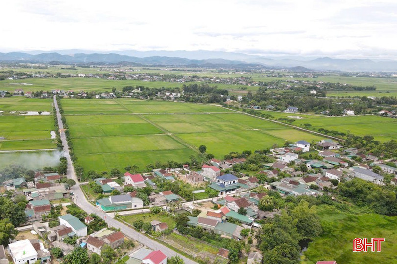 Вдале впровадження програми скорочення бідності сприяє формуванню обличчя комуни Донг Кінь, яка стає дедалі багатшою, красивішою та процвітаючою. bqbht_br_123.jpg