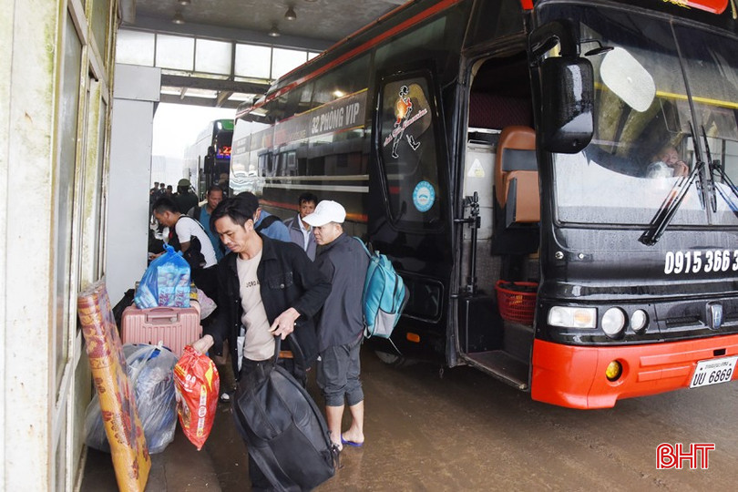 Cuối năm, lượng người, phương tiện, hàng hóa thông quan tăng nhanh, gây áp lực đến công tác đảm bảo an ninh, an toàn, thông suốt tại Cửa khẩu quốc tế Cầu Treo. bqbht_br_dsc-3431.jpg