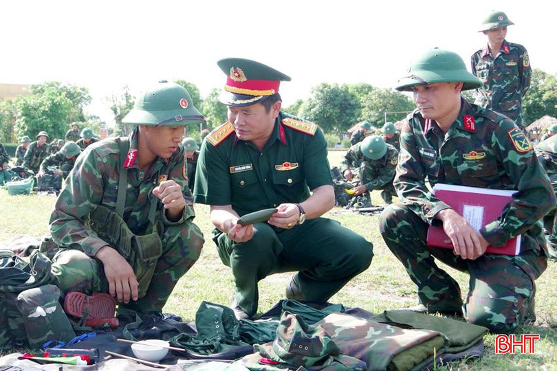 Đại tá Nguyễn Xuân Thắng - Chỉ huy trưởng Bộ CHQS tỉnh Hà Tĩnh kiểm tra công tác huấn luyện, SSCĐ tại Trung đoàn 841. Anh 3 (14).jpg
