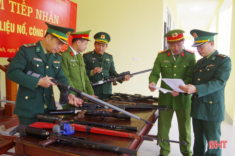 Các lực lượng phối hợp thu hồi vũ khí, vật liệu nổ trên địa bàn. imgp0452-copy-9277.jpg