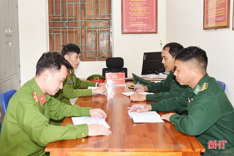 BĐBP Phú Gia trao đổi thông tin, tình hình địa bàn với công an xã. bqbht_br_dsc-3539-copy.jpg
