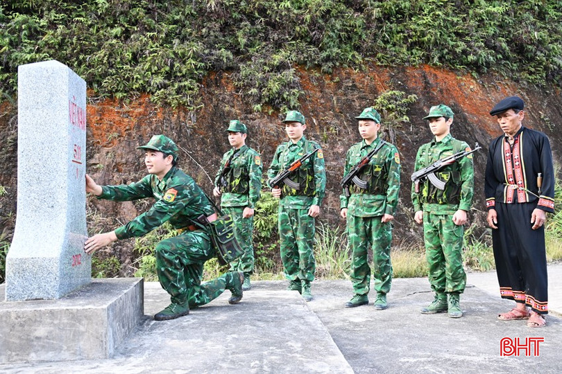 BĐBP Bản Giàng cùng người dân tuần tra bảo vệ đường biên, cột mốc, cọc dấu. bqbht_br_dsc-2916-copy.jpg
