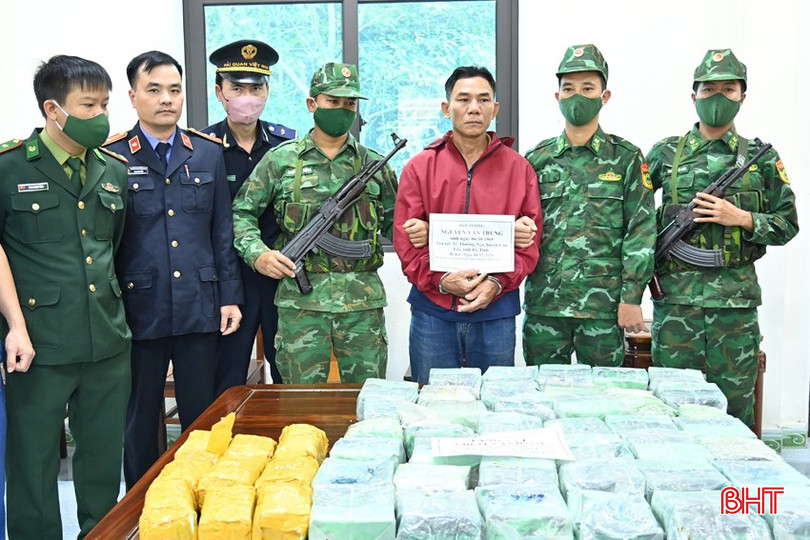Nguyễn Văn Trung cùng tang vật là 52 kg ma túy. bqbht_br_bat-doi-tuong-nguyen-van-trung-va-tang-vat-52kg-ma-tuy-dang-da-va-ketamin.jpg