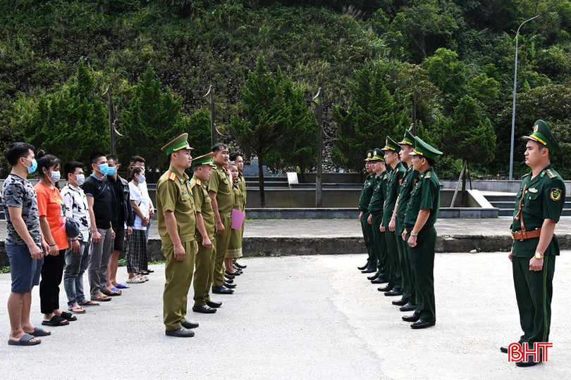 Bộ đội Biên phòng Hà Tĩnh phối hợp với Công an Lào tiếp nhận, giải cứu các nạn nhân trong các vụ mua bán người. bqbht_br_bo-doi-bien-phong-ha-tinh-phoi-hop-voi-cong-an-lao-giai-cuu-cac-nan-nhan-bi-lua-ban-sang-bo-keo-lao.jpg