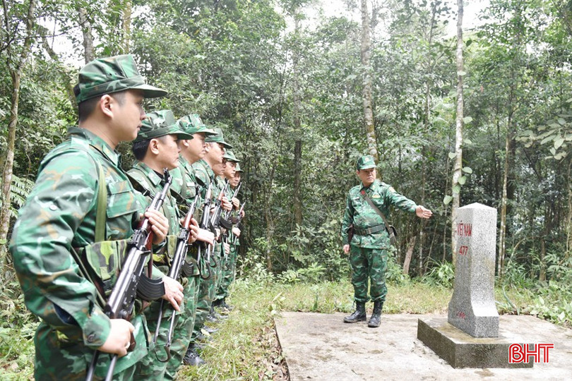 BĐBP Cầu Treo kiểm tra bảo vệ nguyên hiện trạng hệ thống cột mốc, cọc dấu trên đoạn biên giới dài hơn 44 km. bqbht_br_dsc-0020.jpg