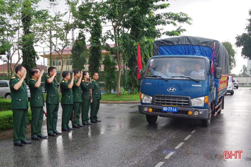 Tạm biệt cấp trên và đồng đội, đội quy tập lên đường làm nhiệm vụ cao cả và thiêng liêng. 7-copy-4608-8752.jpg