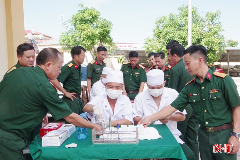 Bộ CHQS tỉnh tổ chức kiểm tra sức khỏe cho các đội viên đội quy tập trước khi lên đường. 3-copy-7234-9605.jpg