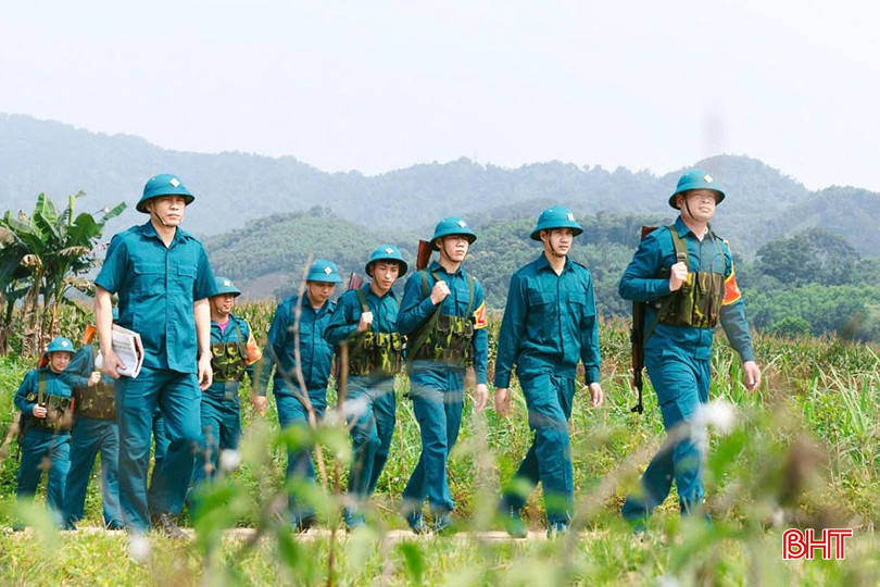 Lực lượng dân quân xã Sơn Kim 1 tuần tra, kiểm soát khu vực biên giới trọng yếu. bqbht_br_4.jpg