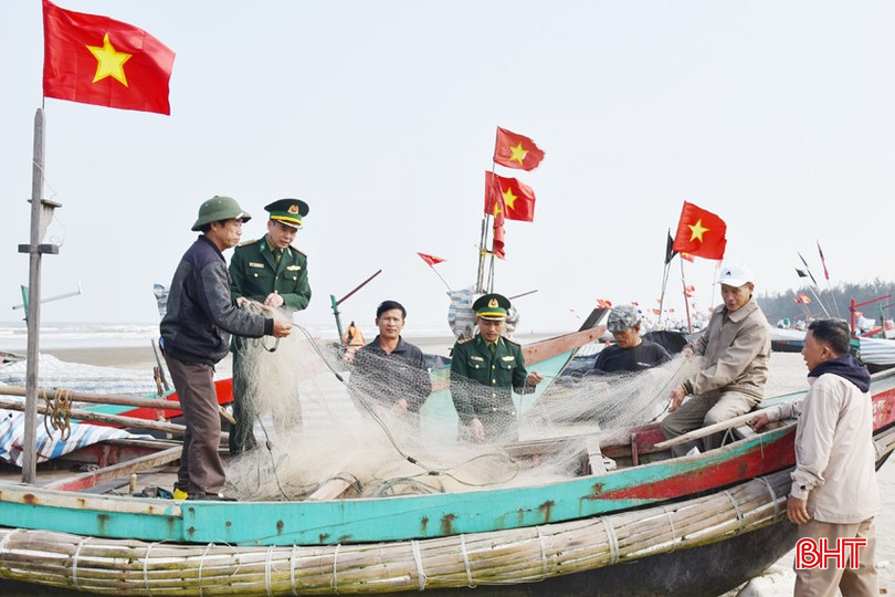 Những người lính biên phòng ở Lạch Kèn luôn gần gũi Nhân dân. bqbht_br_dsc-9886.jpg