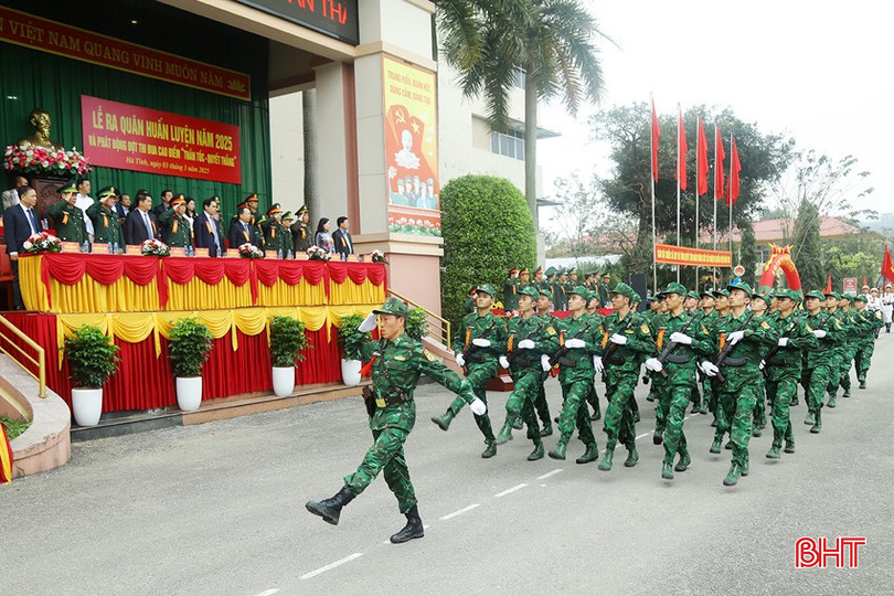 Lực lượng biên phòng tham gia diễu hành trong lễ ra quân huấn luyện năm 2025 bqbht_br_bdbp-ha-tinh-tham-gia-le-ra-quan-huan-luyen-nam-2025.jpg