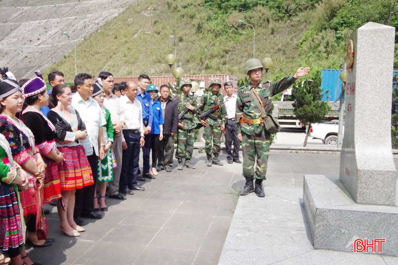 Cư dân bản Thọong Pẹ sang xã Sơn Kim 1 (Hương Sơn) giao lưu, học hỏi kinh nghiệm, thắt chặt tình cảm bqbht_br_ong-khat-ao-trang-dung-sau-cung-copy.jpg