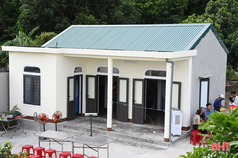 Trong 5 năm qua (từ 2019 – 2024), những người lính quân hàm xanh đã tham gia xây dựng 10 ngôi nhà “Mái ấm tình thương” trị giá 500 triệu đồng. bqbht_br_ngoi-nha-bdbp-ha-tinh-ho-tro-kinh-phi-va-to-chuc-xay-dung-khanh-thanh-ban-giao-cho-gia-dinh-ong-nguyen-tien-nghenh-tdp-quy-hue-phuong-ky-nam-thj-xa-ky-anh.jpg