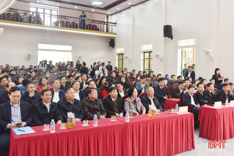 Trưởng ban Tổ chức Tỉnh ủy Võ Hồng Hải; đại diện lãnh đạo một số sở, ban, ngành và huyện Thạch Hà; đại diện các nhà tài trợ cùng đông đảo người dân trên địa bàn tham dự. bqbht_br_dsc-4418-copy.jpg