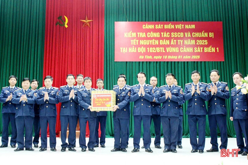 Tặng quà động viên cán bộ, chiến sĩ nhân dịp chuẩn bị đón tết cổ truyền. bqbht_br_11-copy.jpg