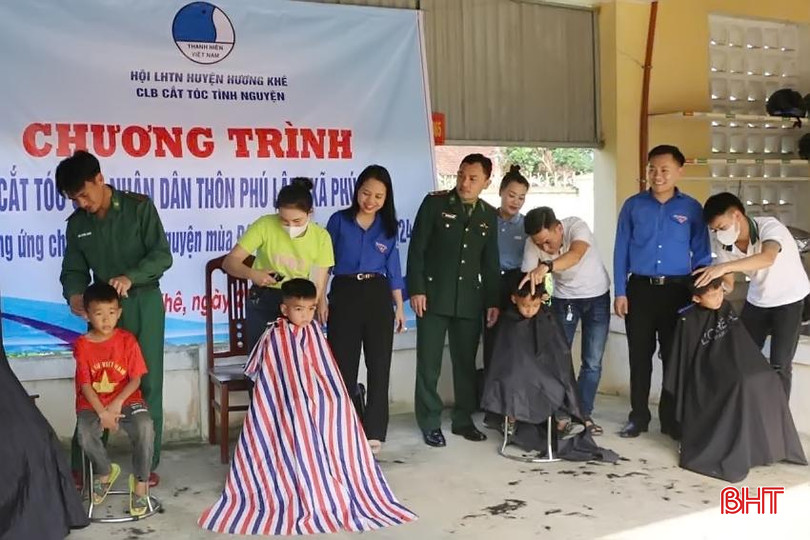 CBCS Đồn Biên phòng Phú Gia phối hợp Hội LHPN và Đoàn Thanh niên xã Phú Gia cắt tóc miễn phí cho trẻ em, người già, người nghèo ở khu vực biên giới. 1 - Copy.jpg